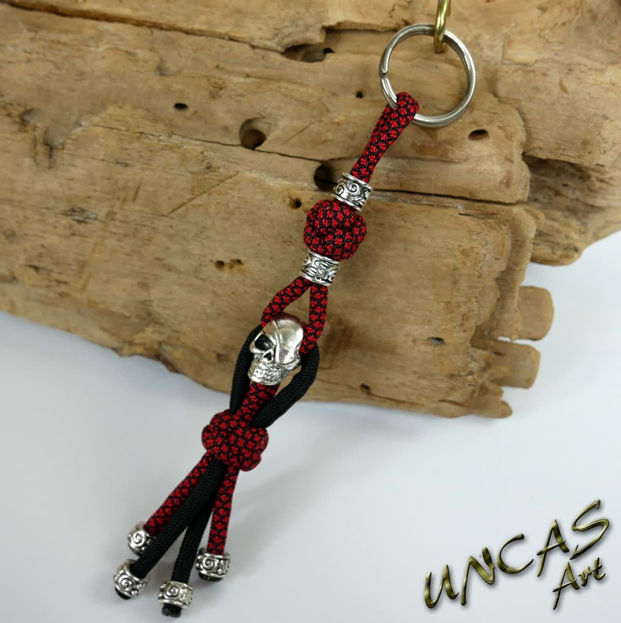 Paracord Schlüsselanhänger Skull Pirat Messer Zieher Anhänger * diamond rot - schwarz