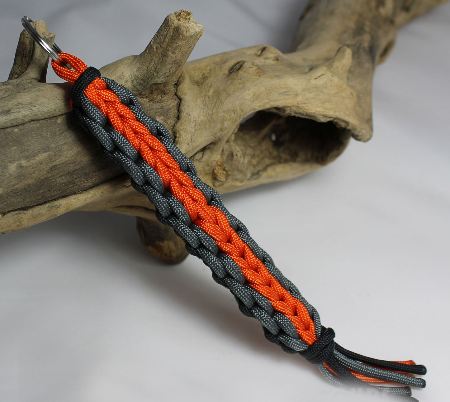 Paracord Schlüsselanhänger Offroard Biker - grau / orange