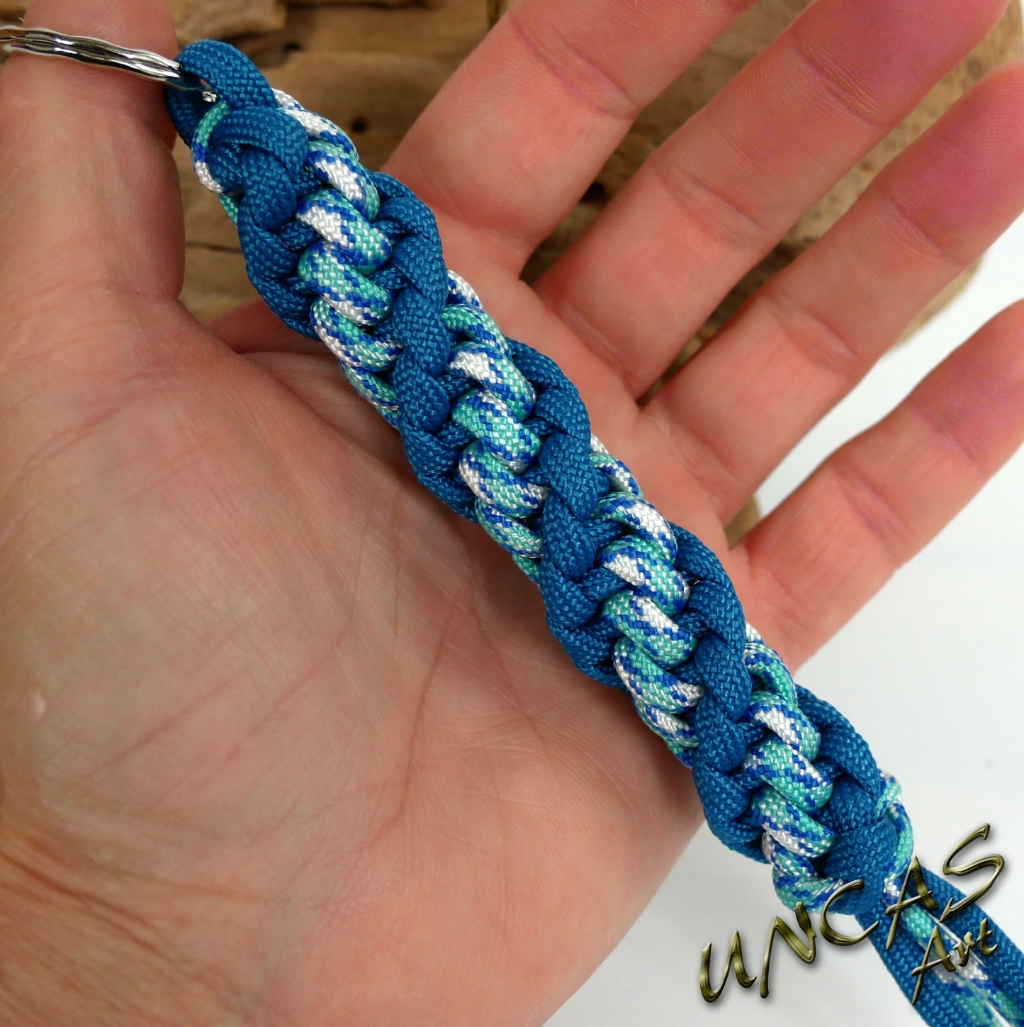 Paracord Schlüsselanhänger TWISTER - ozean türkis blau / blue shock