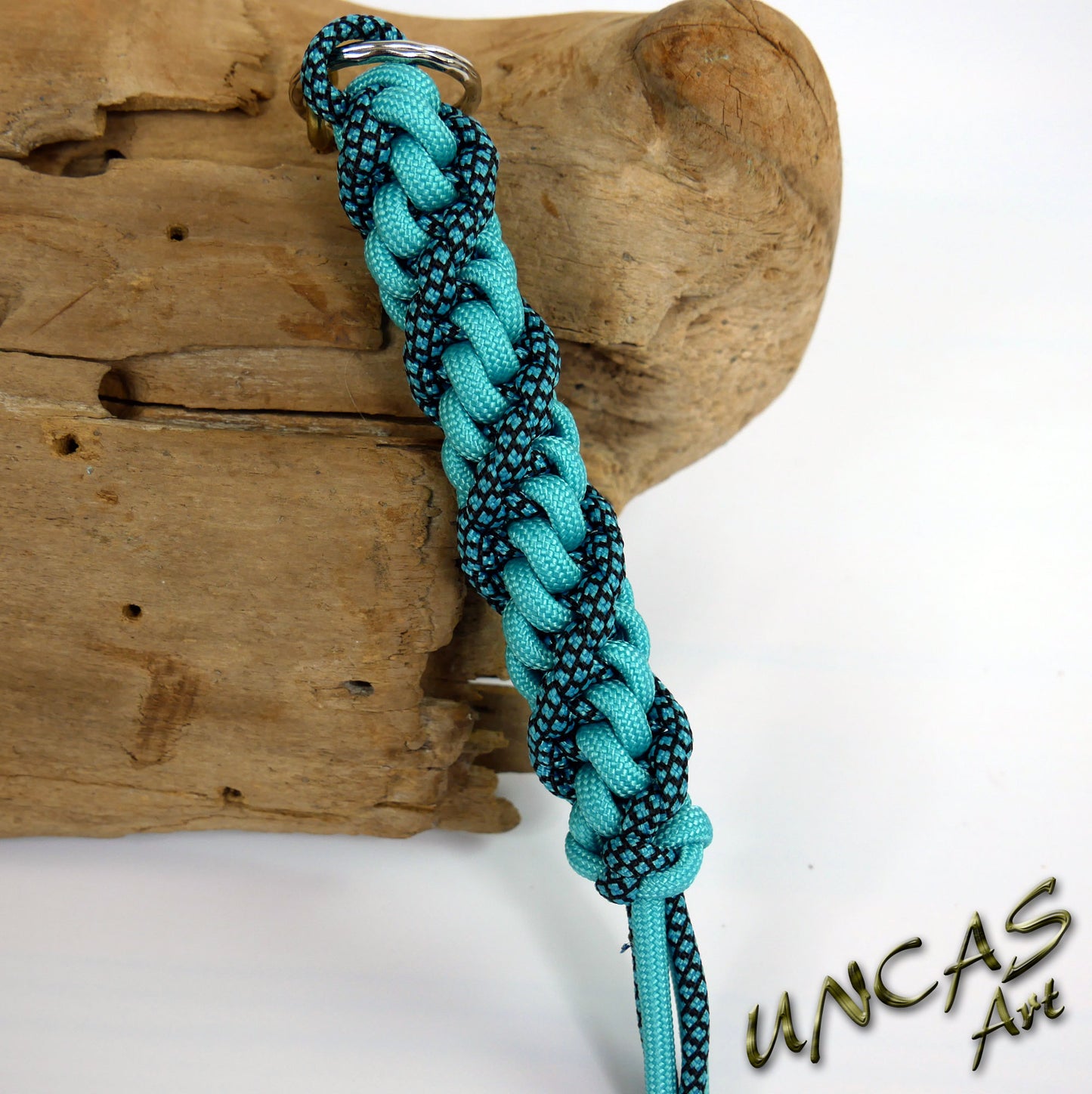 Paracord Schlüsselanhänger TWISTER - diamond türkis / hell türkis