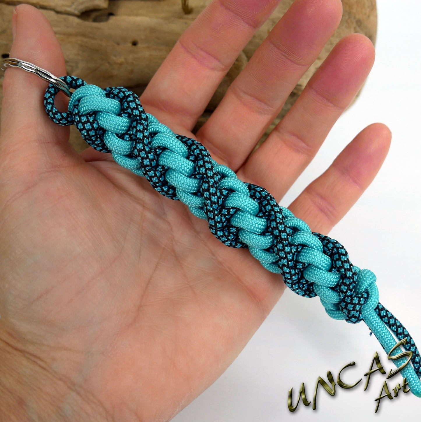 Paracord Schlüsselanhänger TWISTER - diamond türkis / hell türkis