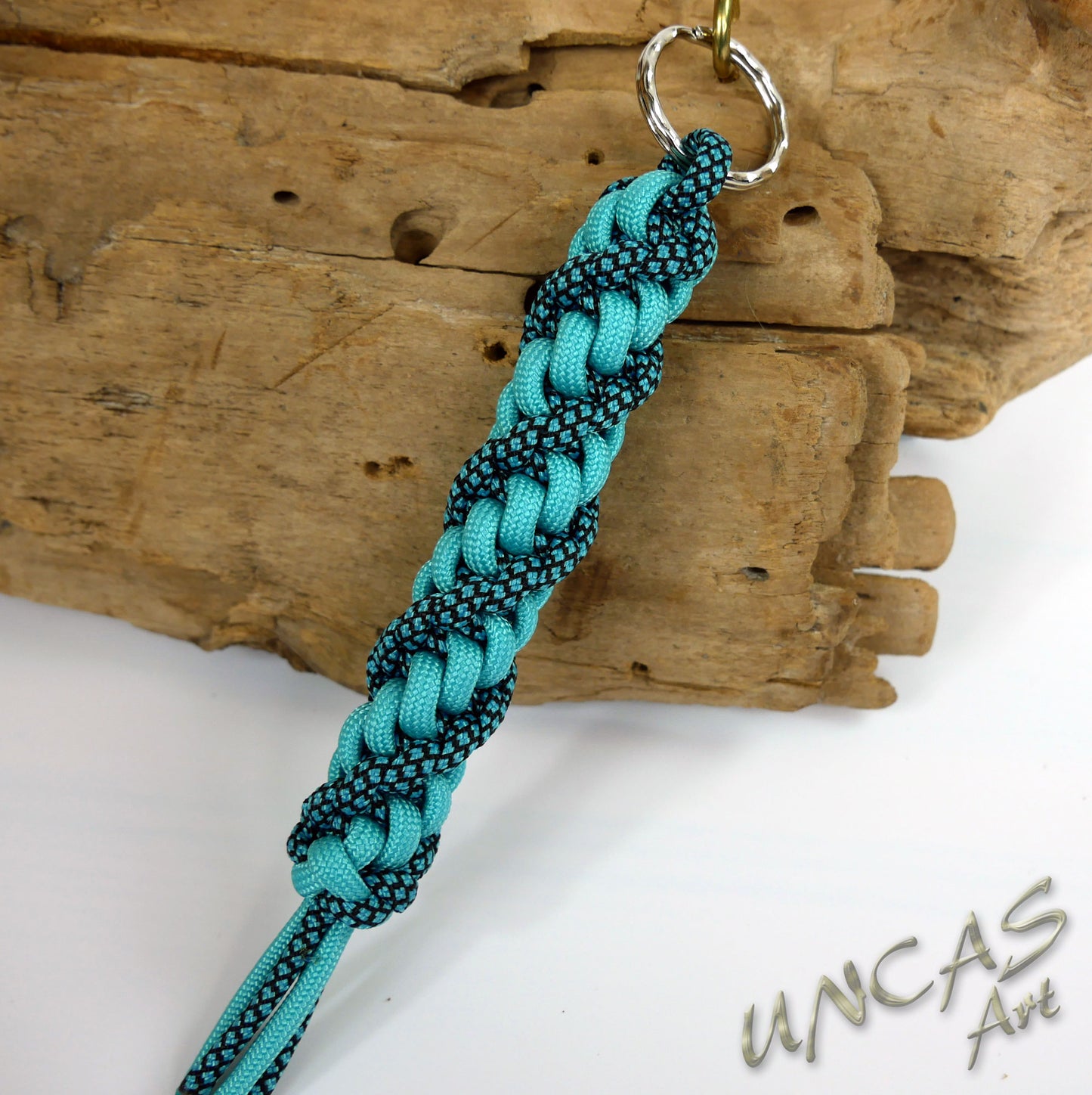 Paracord Schlüsselanhänger TWISTER - diamond türkis / hell türkis