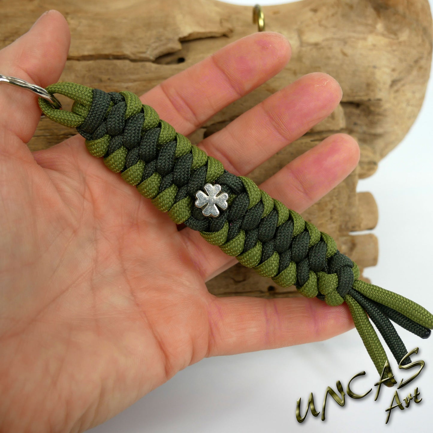 Paracord Schlüsselanhänger Kleeblatt * moss / olive grün