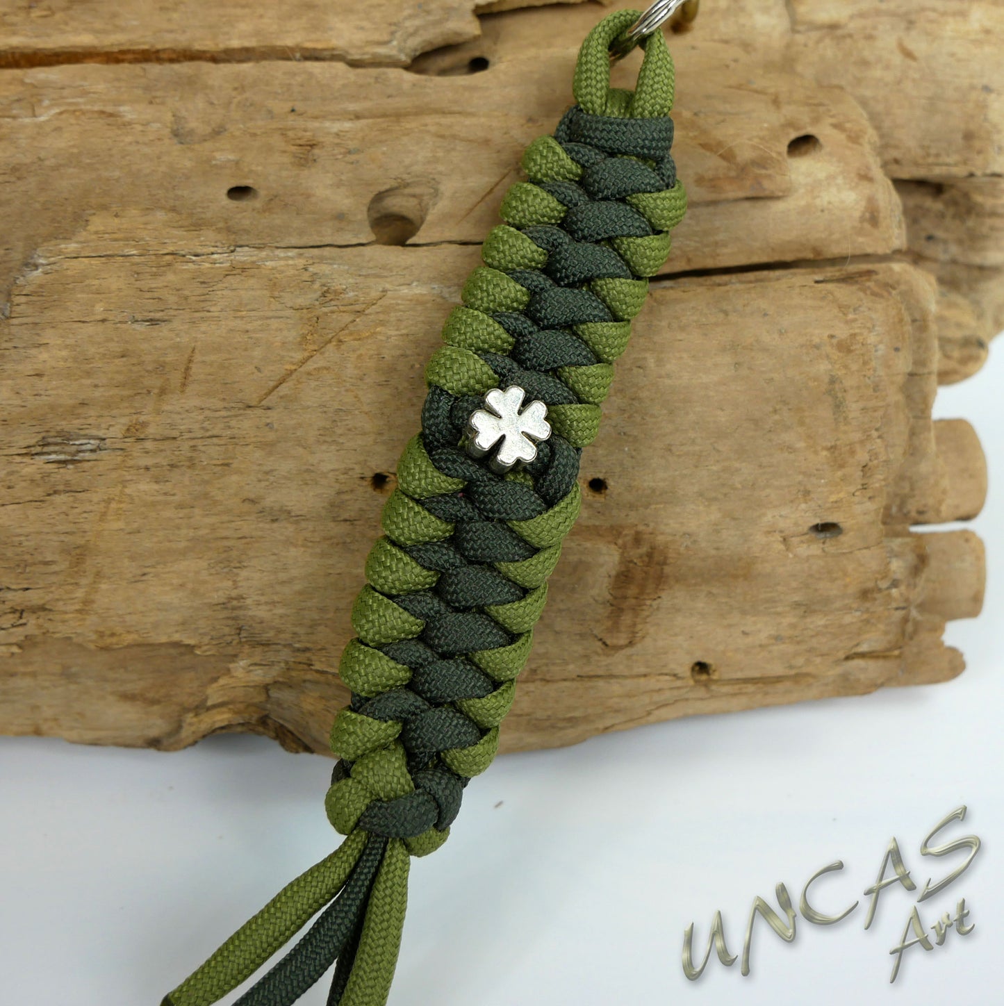 Paracord Schlüsselanhänger Kleeblatt * moss / olive grün