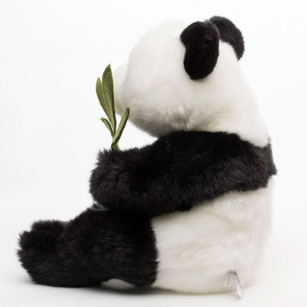 UNI-TOYS Panda Kuscheltier Teddy sitzend mit Bambuszweig Plüschtier