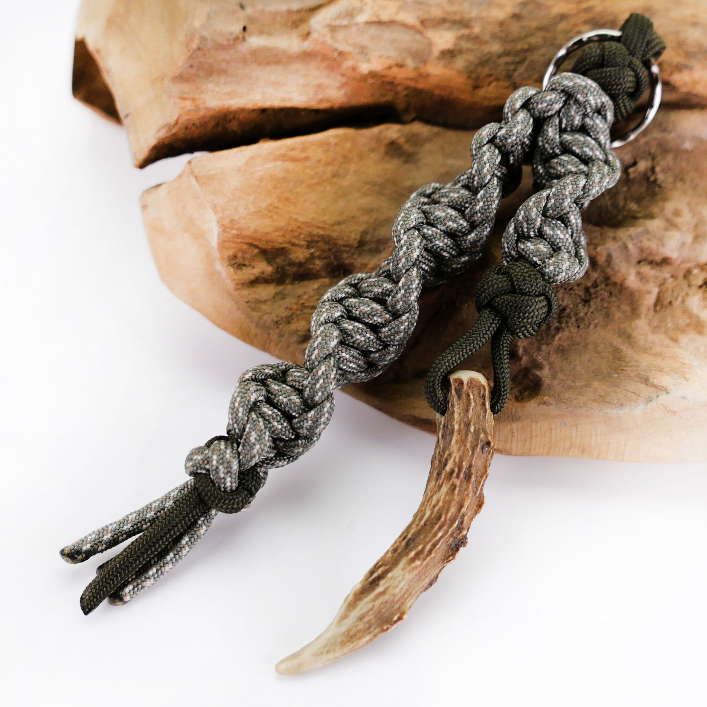 Paracord Schlüsselanhänger Hirschhorn REAL DEER acu-digital-olive
