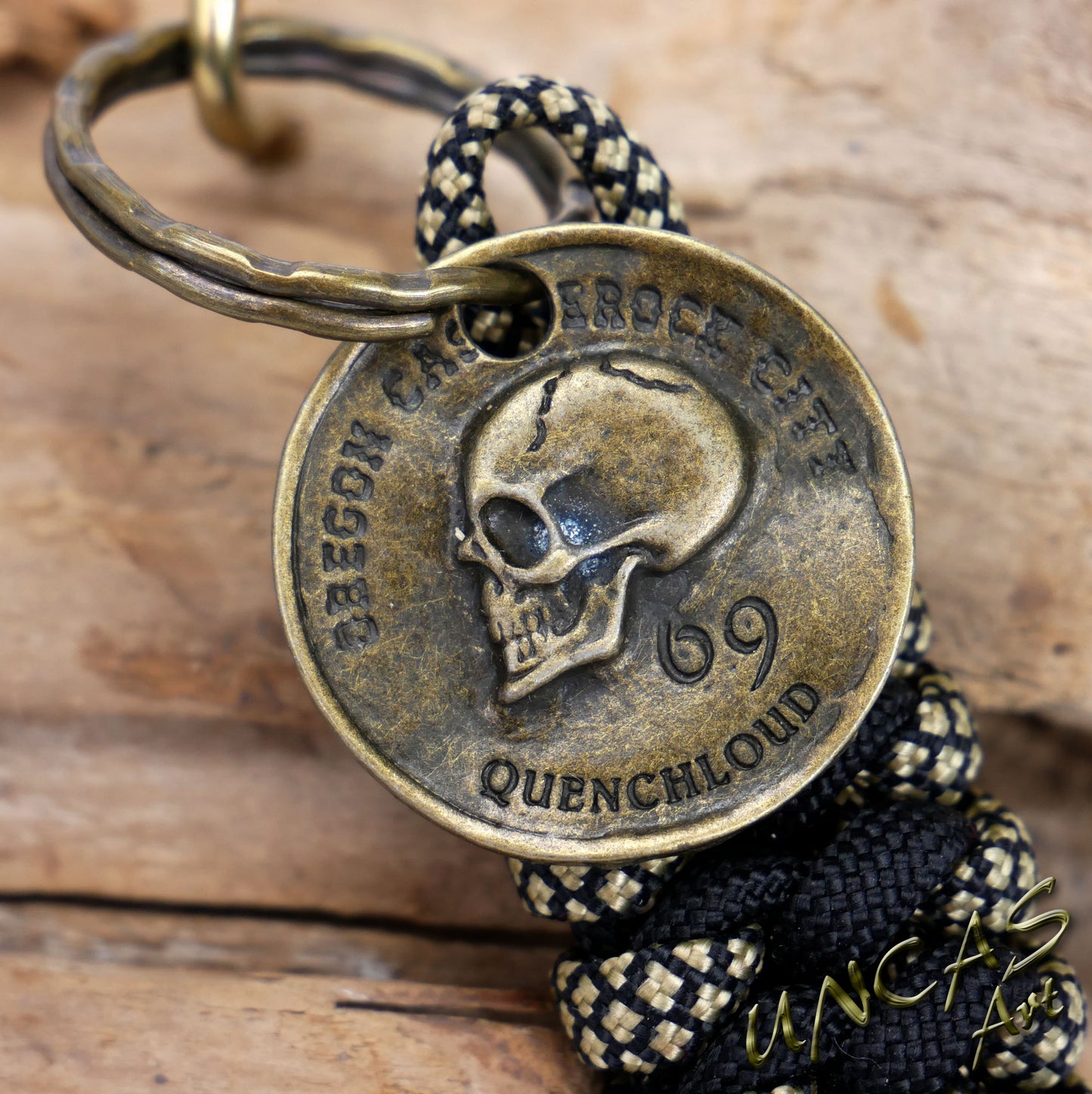 Paracord 550 Schlüsselanhänger Totenkopf Münze - diamond gold / schwarz