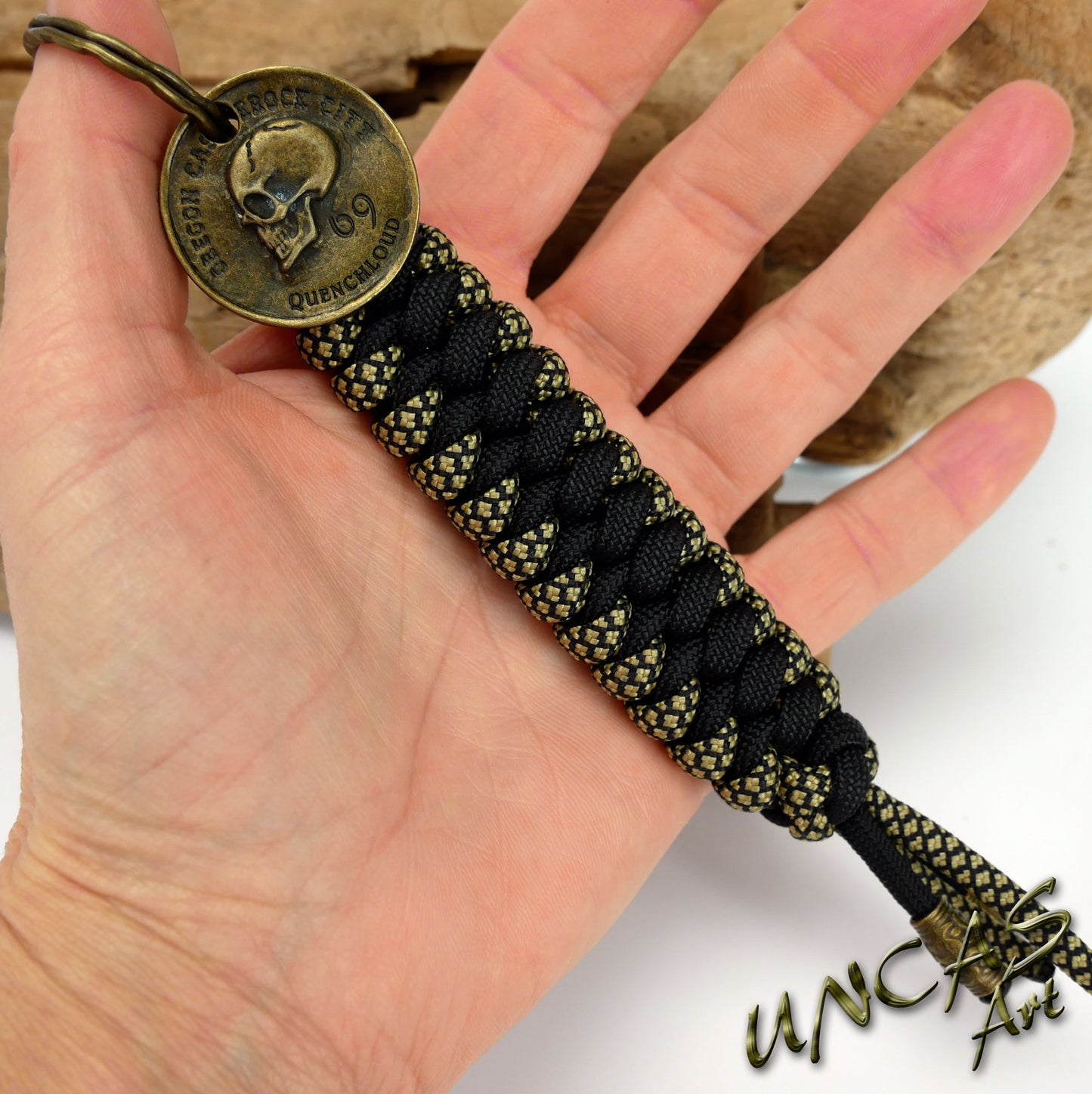 Paracord 550 Schlüsselanhänger Totenkopf Münze - diamond gold / schwarz