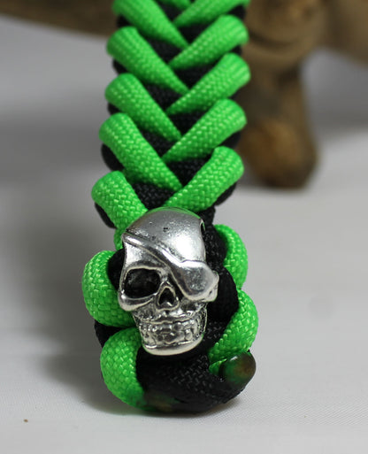 Paracord Schlüsselanhänger SKULL - neon grün / schwarz
