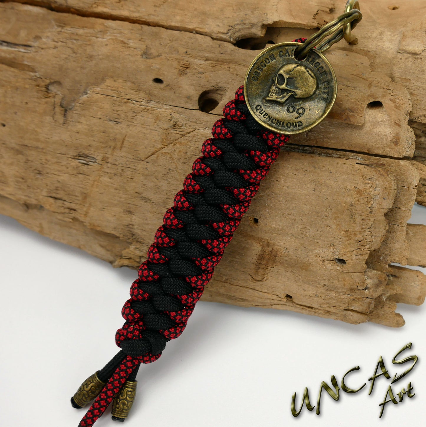 Paracord 550 Schlüsselanhänger Totenkopf Münze - diamond rot / schwarz