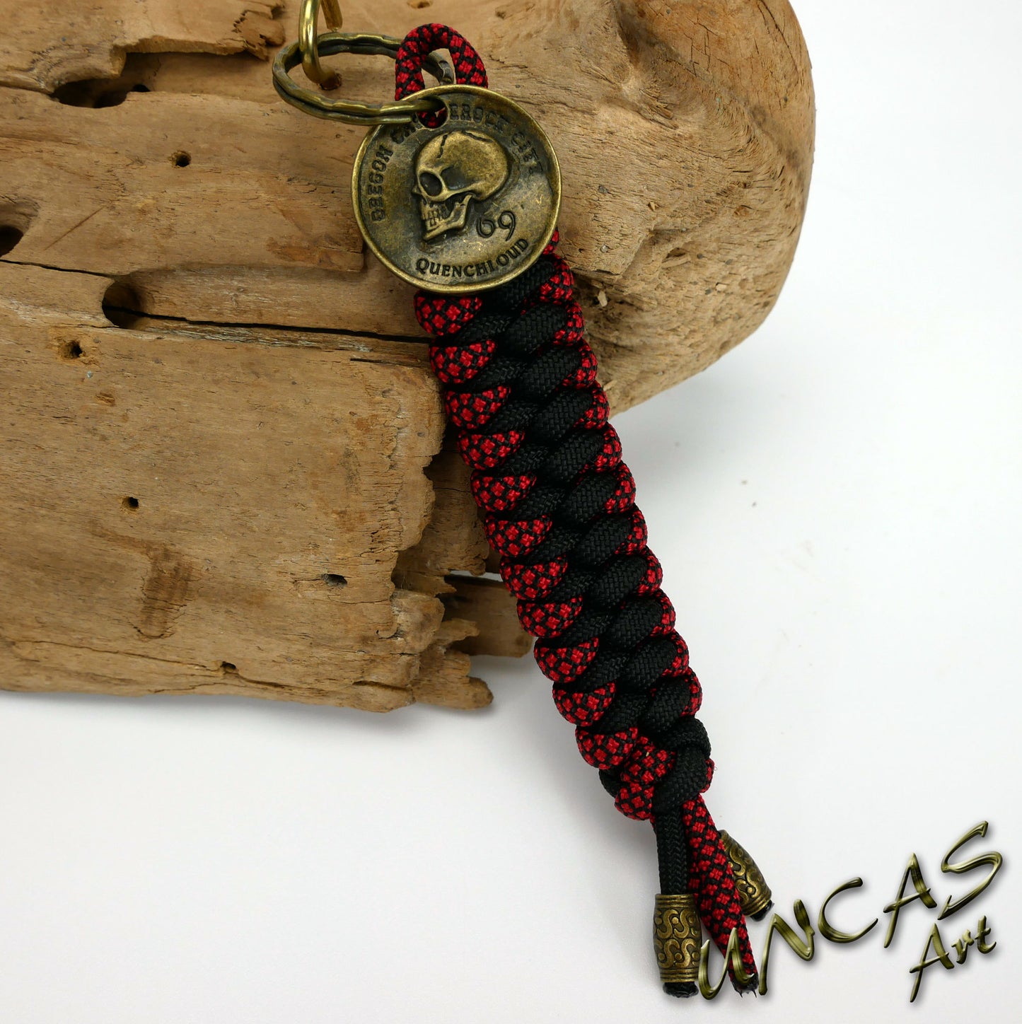 Paracord 550 Schlüsselanhänger Totenkopf Münze - diamond rot / schwarz