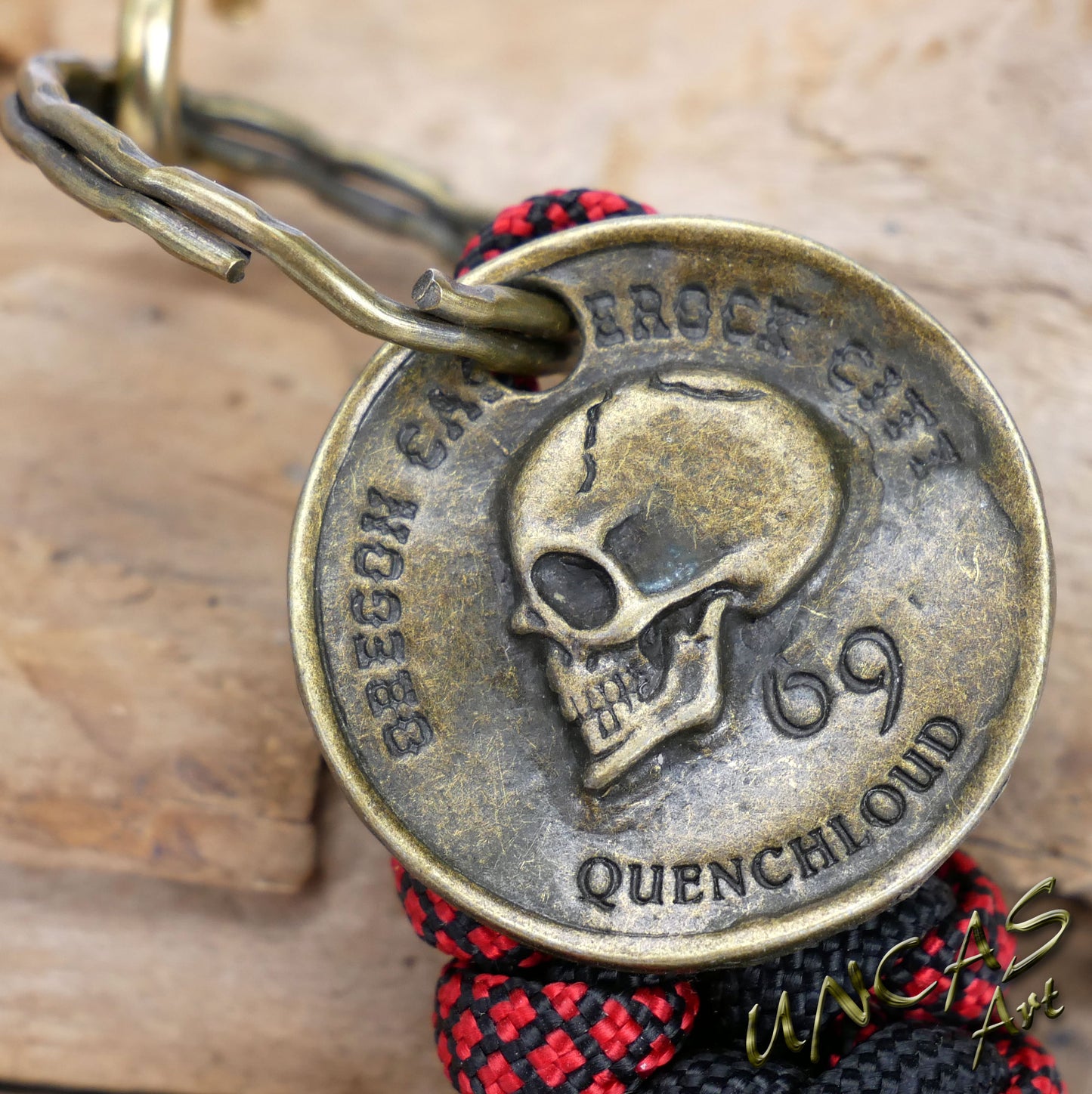 Paracord 550 Schlüsselanhänger Totenkopf Münze - diamond rot / schwarz