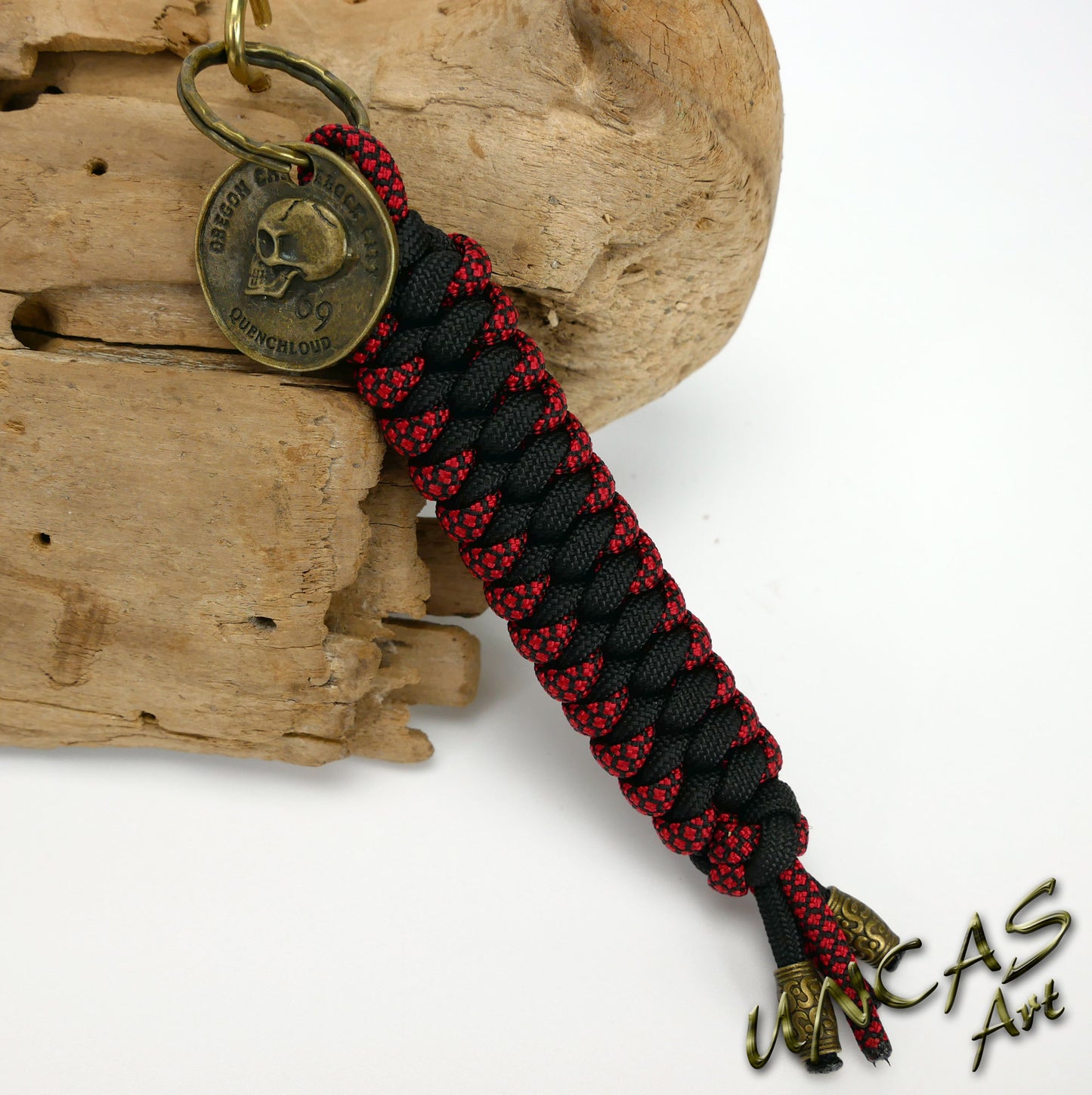 Paracord 550 Schlüsselanhänger Totenkopf Münze - diamond rot / schwarz