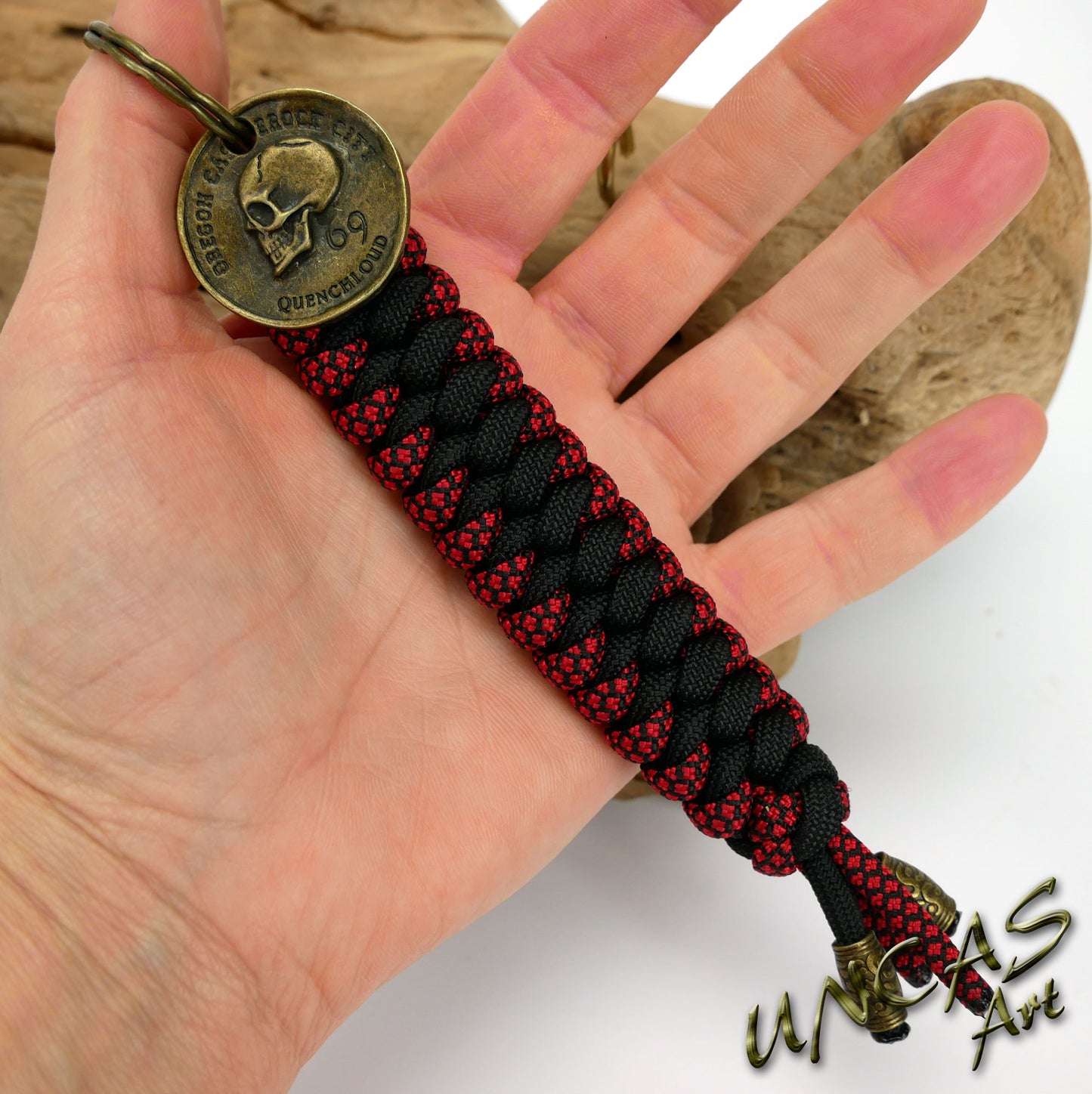 Paracord 550 Schlüsselanhänger Totenkopf Münze - diamond rot / schwarz