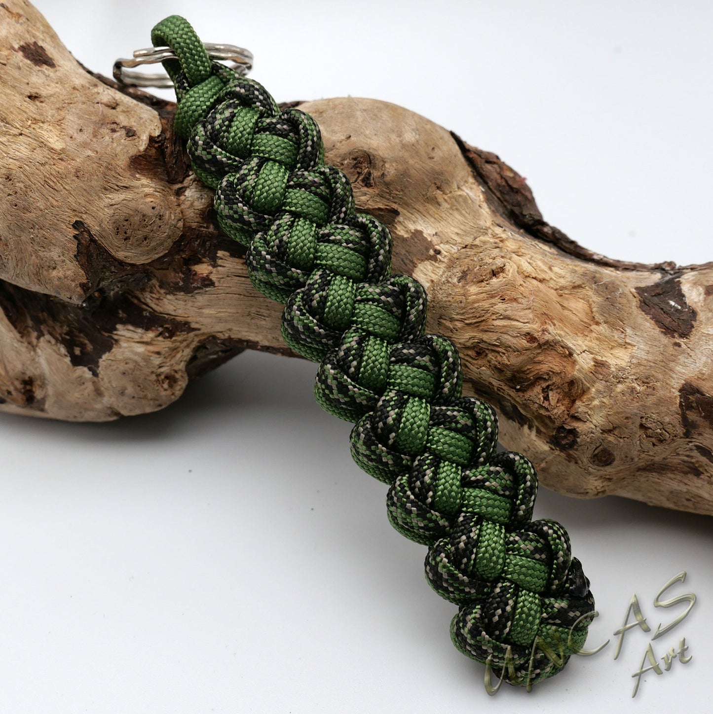 Paracord Schlüsselanhänger geflochten VIPER - canadian digital / farn grün