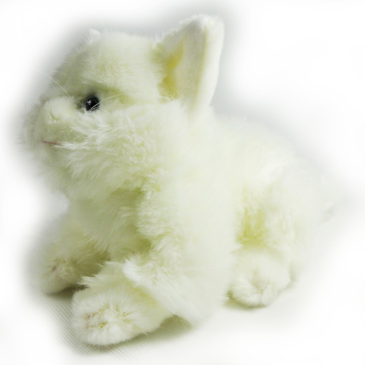 Katze Kuscheltier liegend weiß 27 cm Plüschtier
