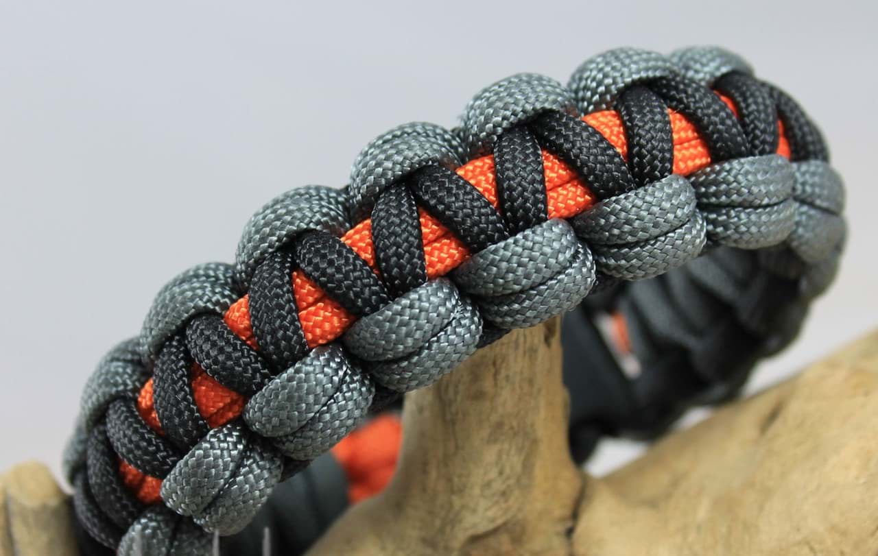 Uncas-Art Paracord. Paracord Armband BIG COBRA - grau / schwarz / orange